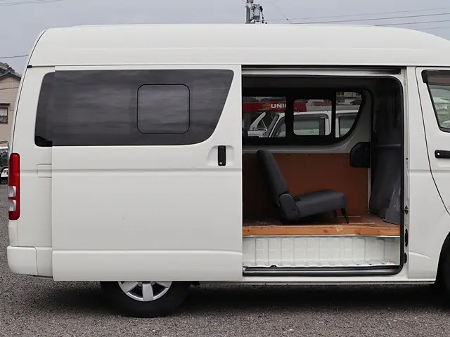 トヨタ ハイエースバン CBF-TRH200K(2WD)の写真10