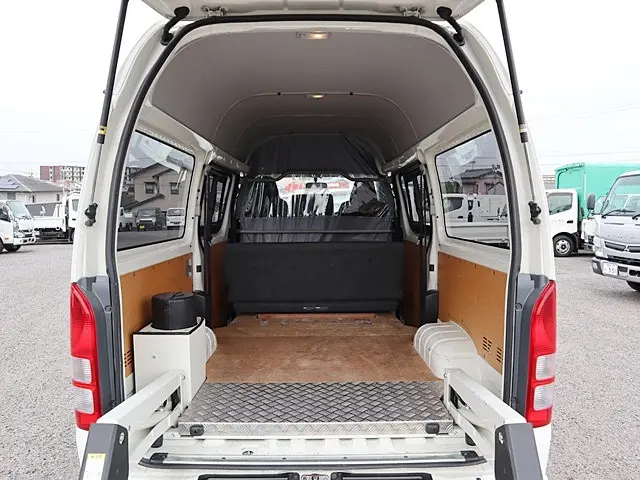 トヨタ ハイエースバン CBF-TRH200K(2WD)の写真13