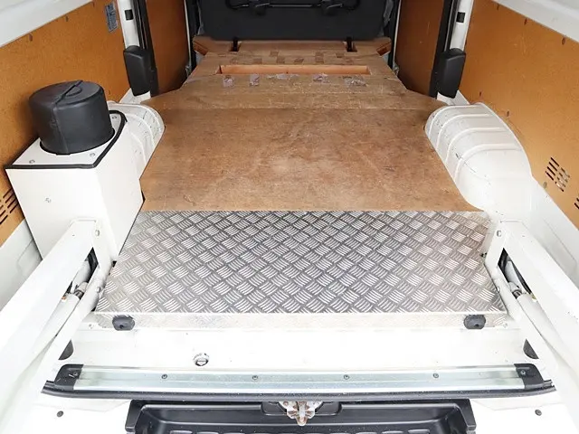 トヨタ ハイエースバン CBF-TRH200K(2WD)の写真14