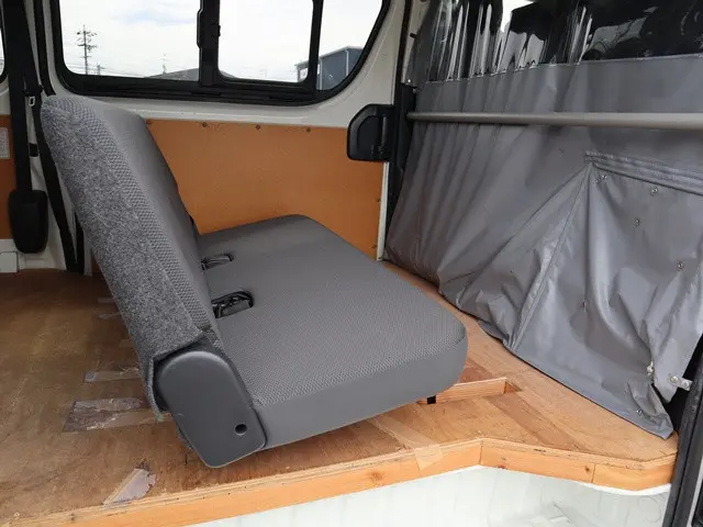 トヨタ ハイエースバン CBF-TRH200K(2WD)の写真19