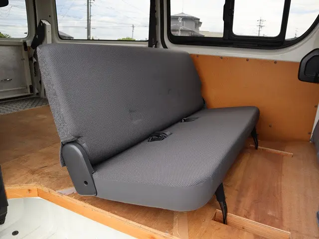 トヨタ ハイエースバン CBF-TRH200K(2WD)の写真20