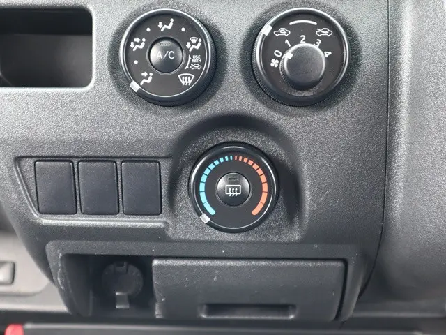 トヨタ ハイエースバン CBF-TRH200K(2WD)の写真34