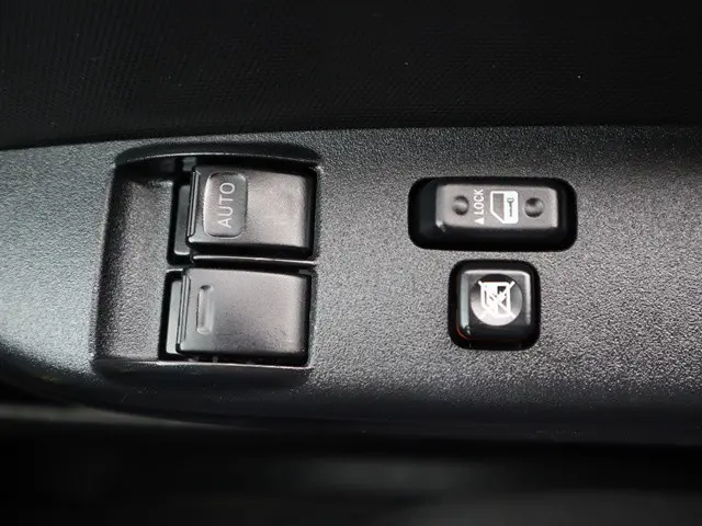 トヨタ ハイエースバン CBF-TRH200K(2WD)の写真37
