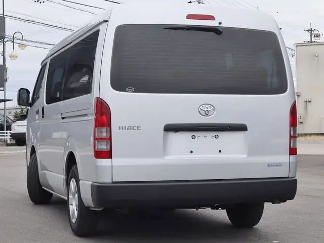 トヨタ ハイエース 3BA-TRH214W(2WD)の写真2
