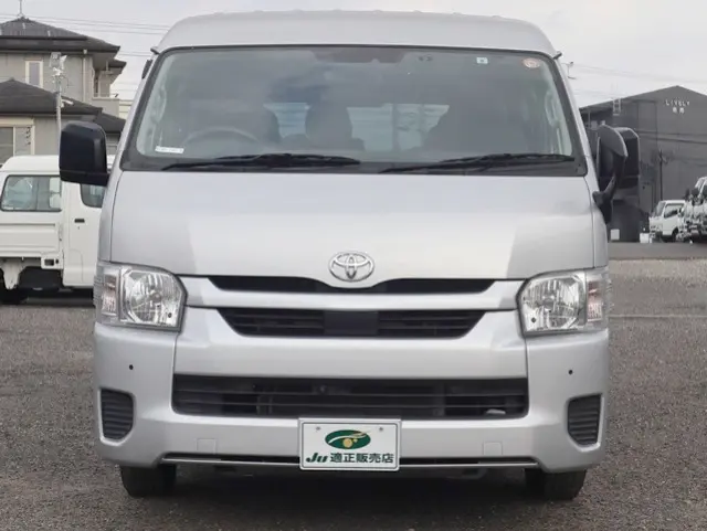トヨタ ハイエース 3BA-TRH214W(2WD)の写真3
