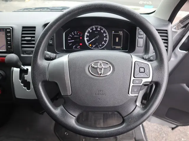 トヨタ ハイエース 3BA-TRH214W(2WD)の写真4