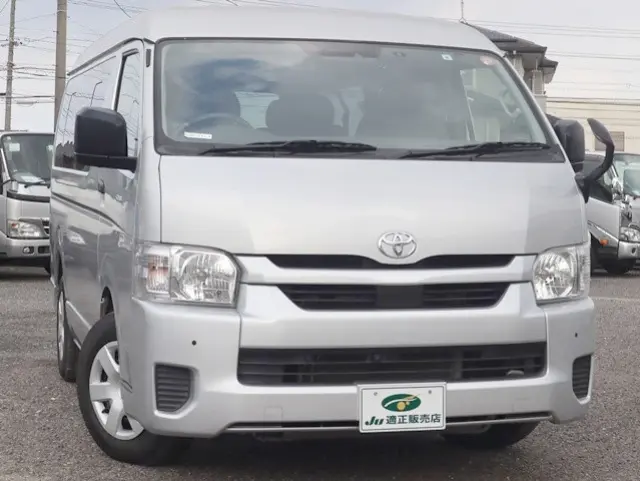 トヨタ ハイエース 3BA-TRH214W(2WD)の写真4