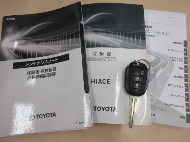 トヨタ ハイエース 3BA-TRH214W(2WD)の写真5