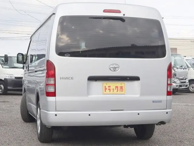 トヨタ ハイエース 3BA-TRH214W(2WD)の写真7