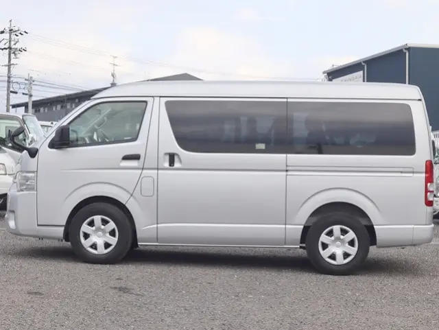 トヨタ ハイエース 3BA-TRH214W(2WD)の写真9