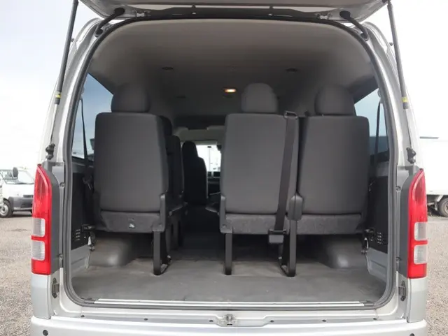 トヨタ ハイエース 3BA-TRH214W(2WD)の写真11