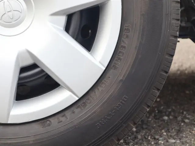 トヨタ ハイエース 3BA-TRH214W(2WD)の写真14