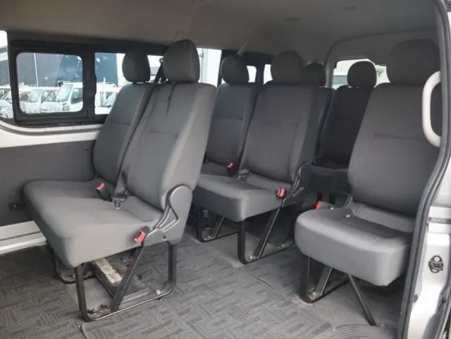 トヨタ ハイエース 3BA-TRH214W(2WD)の写真26