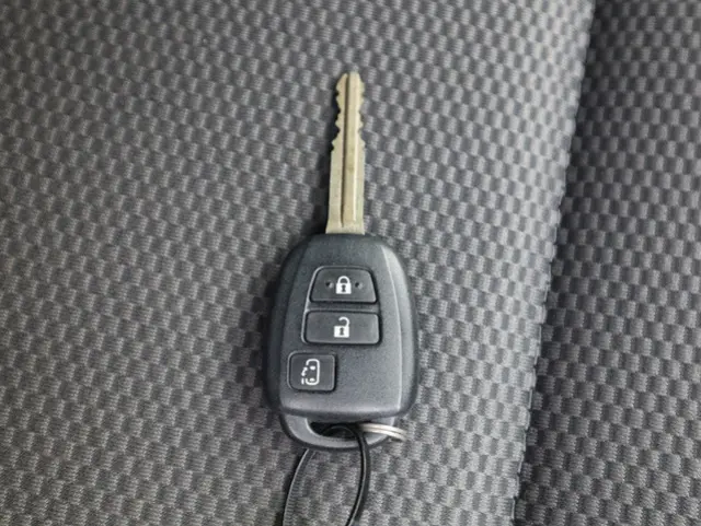 トヨタ ハイエース 3BA-TRH214W(2WD)の写真39