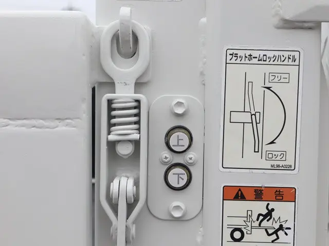いすゞ エルフ TPG-NJR85A(2WD)の写真14