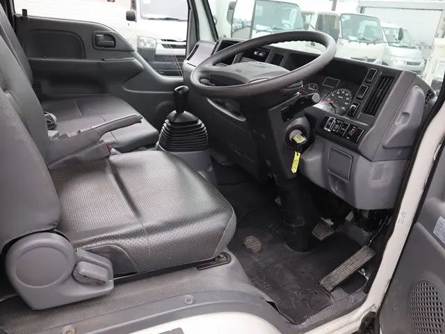 いすゞ エルフ TPG-NJR85A(2WD)の写真31