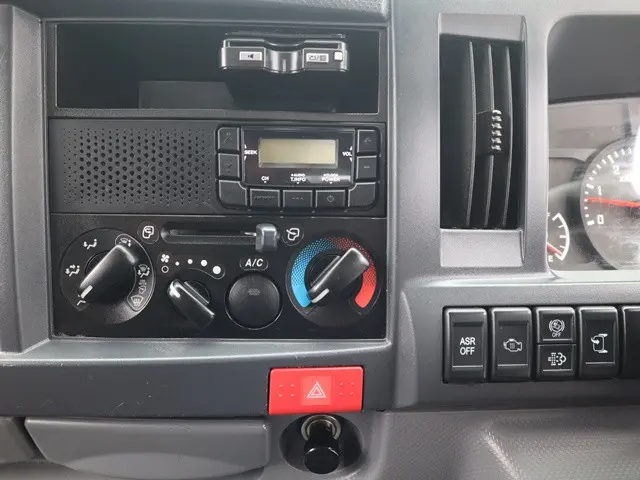 いすゞ エルフ TPG-NJR85A(2WD)の写真37