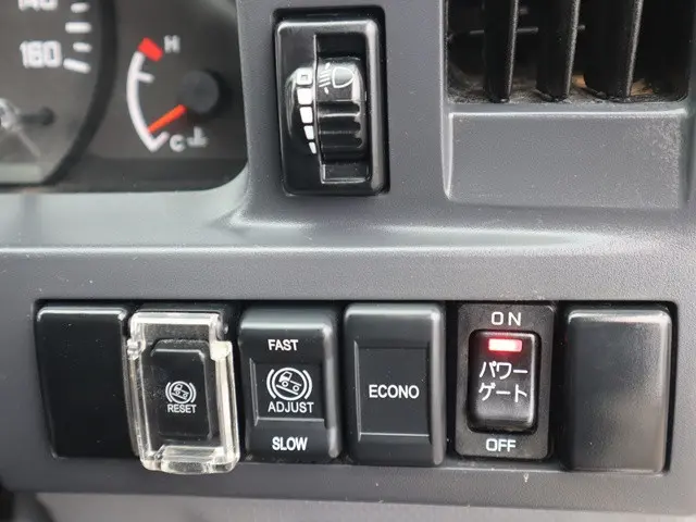 いすゞ エルフ TPG-NJR85A(2WD)の写真38
