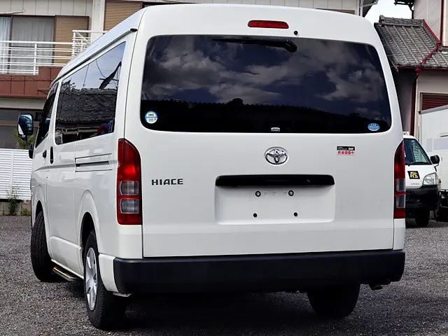 トヨタ ハイエース CBA-TRH214W(2WD)の写真2