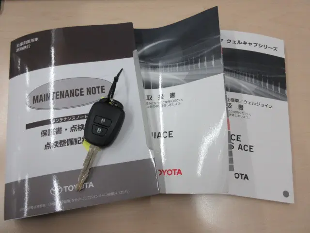 トヨタ ハイエース CBA-TRH214W(2WD)の写真5