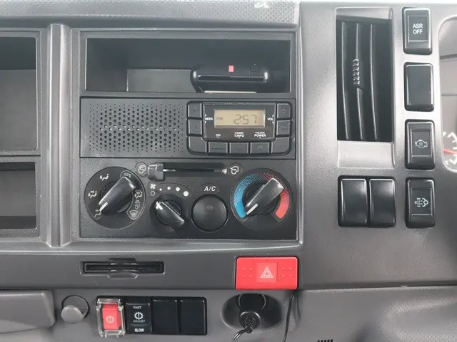 いすゞ エルフ TPG-NNR85AR(2WD)の写真36
