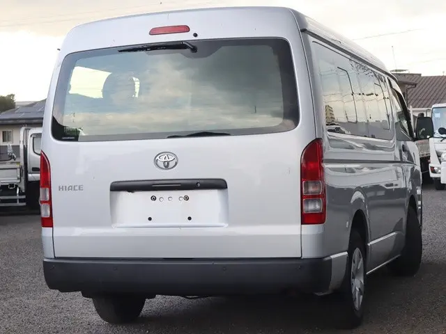 トヨタ ハイエース 3BA-TRH214W(2WD)の写真3