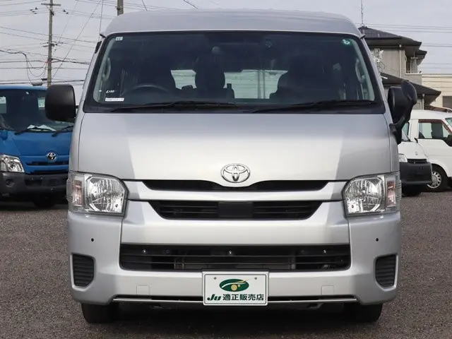 トヨタ ハイエース 3BA-TRH214W(2WD)の写真3