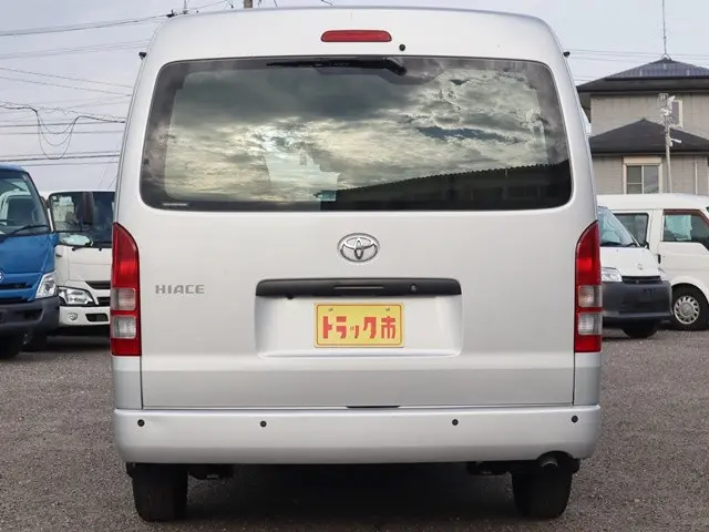 トヨタ ハイエース 3BA-TRH214W(2WD)の写真6