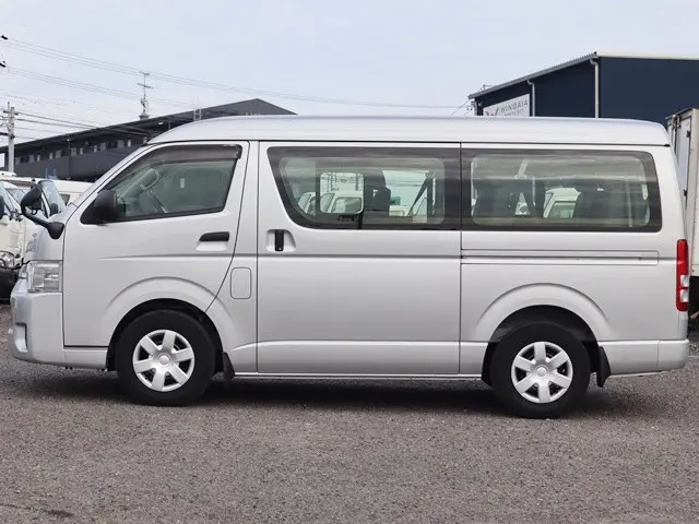 トヨタ ハイエース 3BA-TRH214W(2WD)の写真9