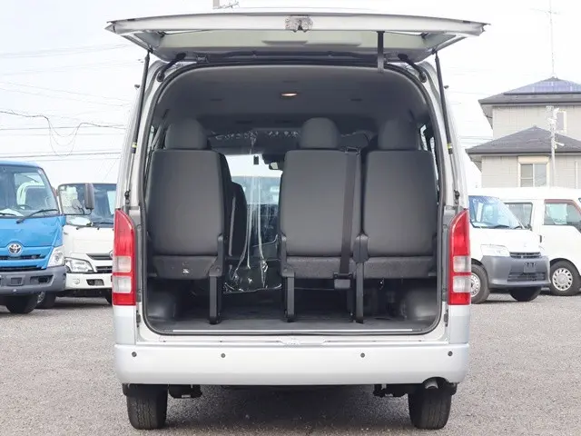 トヨタ ハイエース 3BA-TRH214W(2WD)の写真11