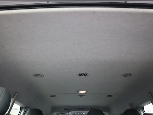 トヨタ ハイエース 3BA-TRH214W(2WD)の写真13