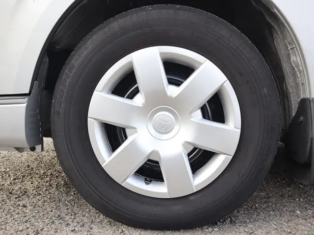 トヨタ ハイエース 3BA-TRH214W(2WD)の写真26