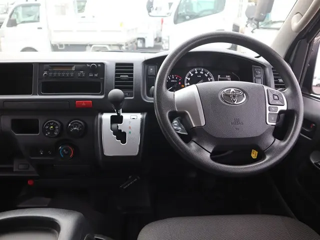 トヨタ ハイエース 3BA-TRH214W(2WD)の写真35