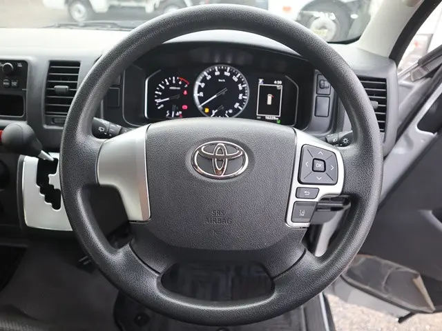 トヨタ ハイエース 3BA-TRH214W(2WD)の写真36