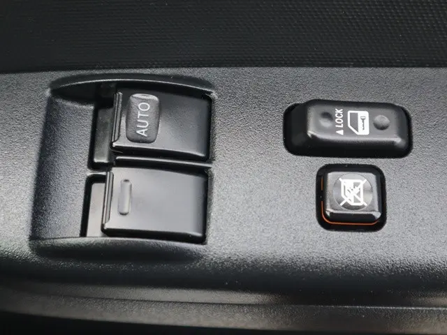 トヨタ ハイエース 3BA-TRH214W(2WD)の写真41