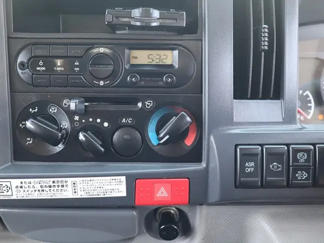 いすゞ エルフ TPG-NJR85AD(2WD)の写真37