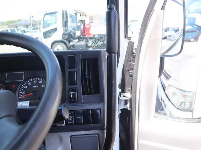 いすゞ エルフ TPG-NJR85AD(2WD)の写真40