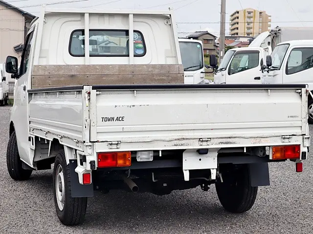 トヨタ タウンエーストラック DBF-S402U(2WD)の写真2