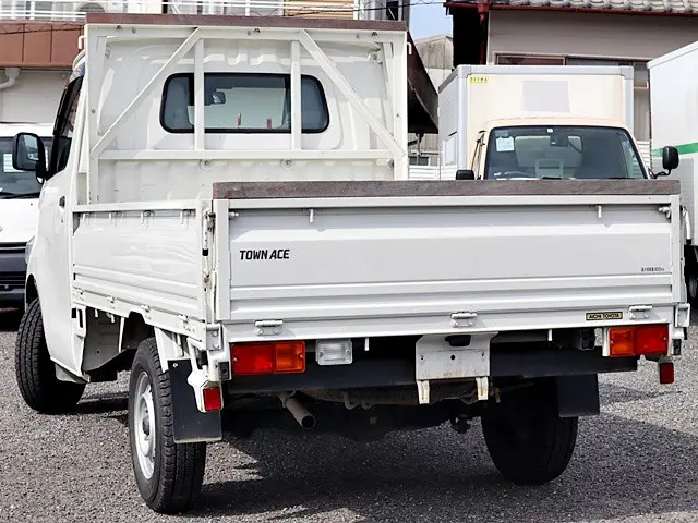 トヨタ タウンエーストラック 5BF-S403U(2WD)の写真2
