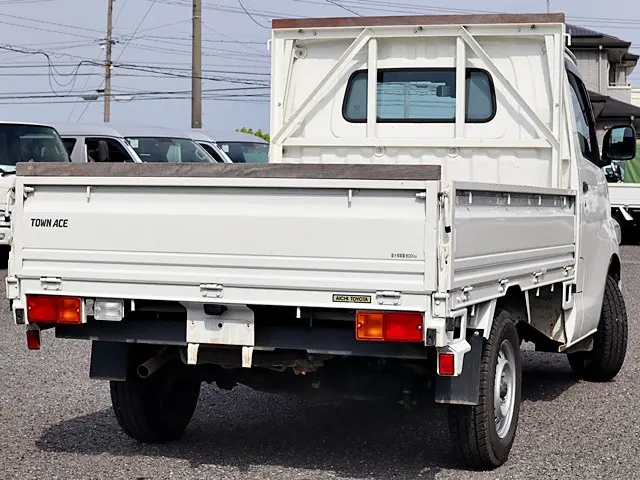 トヨタ タウンエーストラック 5BF-S403U(2WD)の写真3