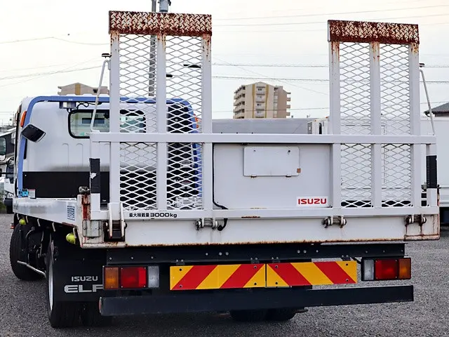 いすゞ エルフ TRG-NPR85AN(2WD)の写真2