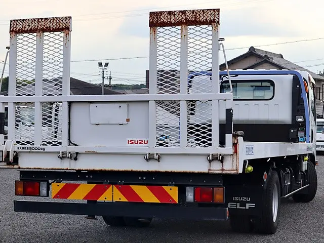 いすゞ エルフ TRG-NPR85AN(2WD)の写真3