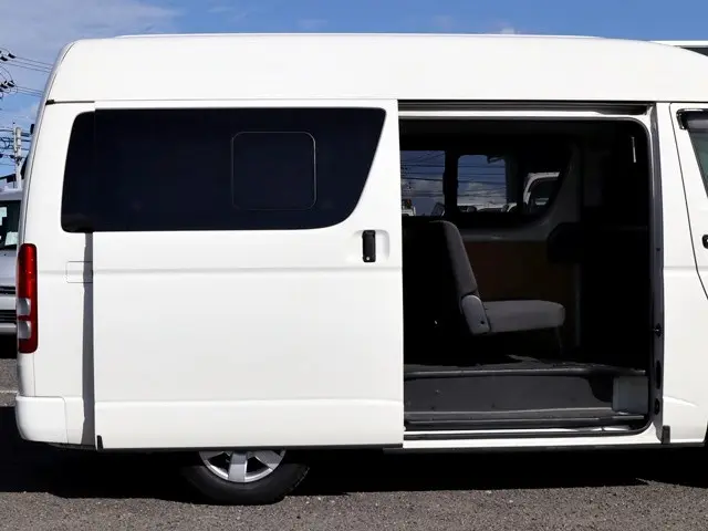トヨタ ハイエースレジアス LDF-KDH206K(4WD)の写真10