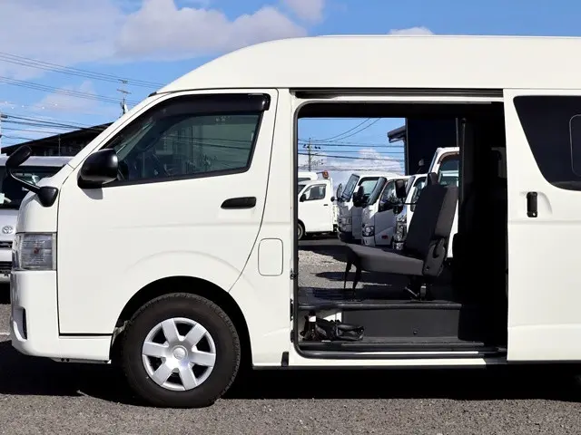 トヨタ ハイエースレジアス LDF-KDH206K(4WD)の写真11