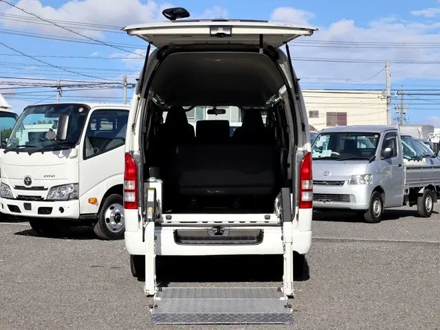 トヨタ ハイエースレジアス LDF-KDH206K(4WD)の写真12