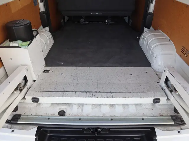 トヨタ ハイエースレジアス LDF-KDH206K(4WD)の写真14