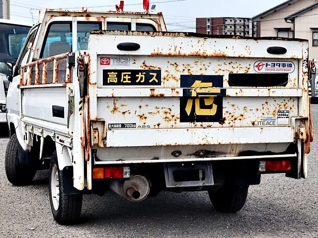 トヨタ ライトエーストラック GK-KM70(2WD)の写真2