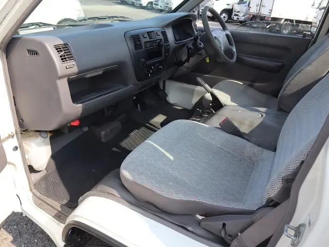 トヨタ ライトエーストラック GK-KM70(2WD)の写真32