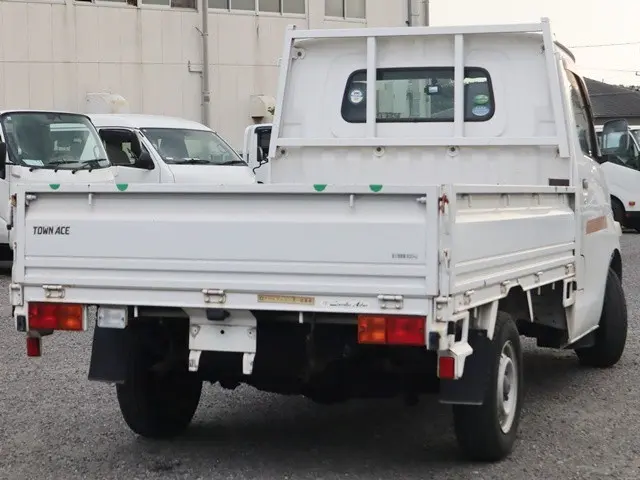 トヨタ タウンエーストラック DBF-S402U(2WD)の写真2