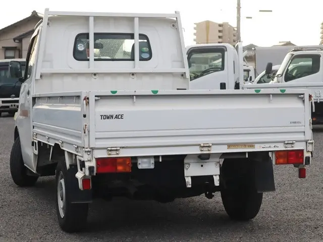 トヨタ タウンエーストラック DBF-S402U(2WD)の写真3